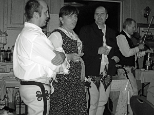 Marysia singing with her husband, Jasiek (on her left), and Bolek Mąka (on her right), with Józef Siuty accompanying in the background, in Brampton, Ontario, Canada in 2008. Photograph by Louise Wrazen.